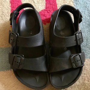 Birkenstock Kids EVA sandals in black size 33